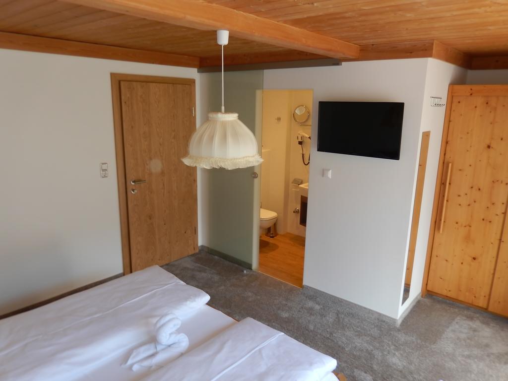 Gaestehaus Lukasser Hippach Exteriör bild
