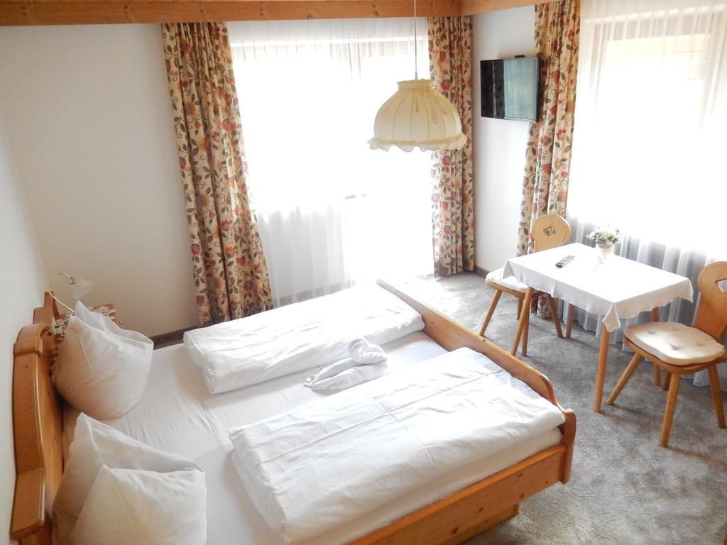Gaestehaus Lukasser Hippach Exteriör bild